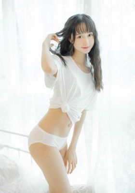 大胸裸体比基尼爆乳美女_2022在线观看